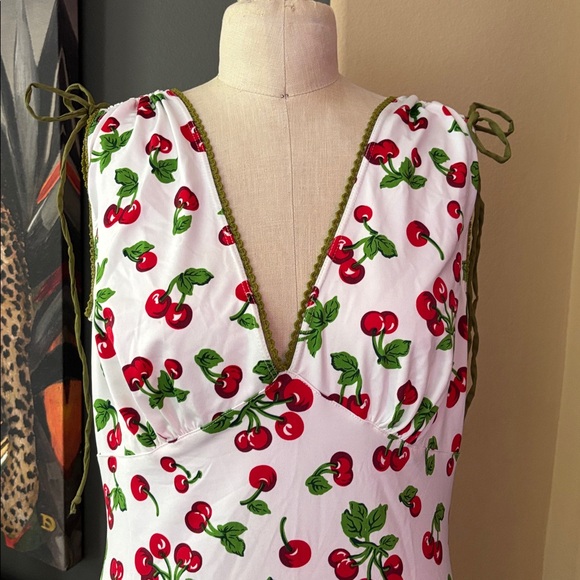 Pinup Couture Dress - Picture 2 of 7